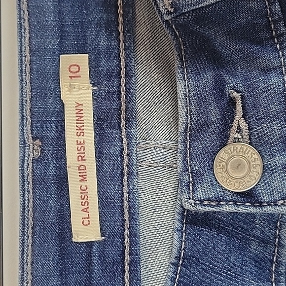 Levi's Mid Rise Skinny Jeans - Picture 2 of 8